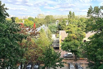 Apartament cu 3 camere semidecomandat în Titan