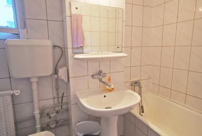 Inchiriere Gars 42mp la Veteranilor  bloc de 4 etaje langa metrou Lujerului 10 m - 11