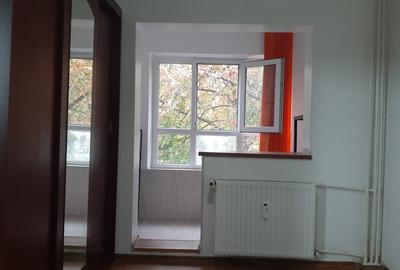 Apartament cu 3 camere decomandat în Dristor