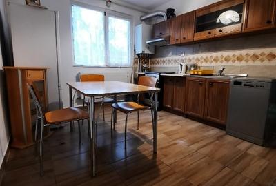 Apartament cu 3 camere semidecomandat, mobilat în Bucureștii Noi