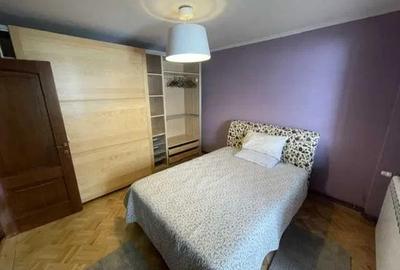 Apartament cu 3 camere decomandat, mobilat în Păcii