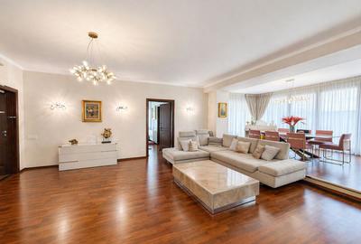 Apartament cu 4 camere decomandat în Kiseleff