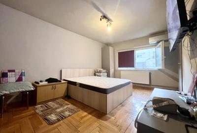 Apartament cu 3 camere decomandat, mobilat în Lunei