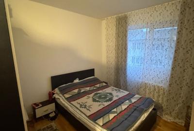 Apartament cu 3 camere semidecomandat, mobilat în Central