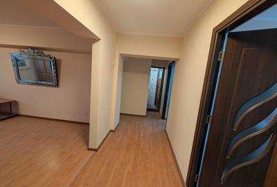 Apartament cu 3 camere decomandat, mobilat în Berceni
