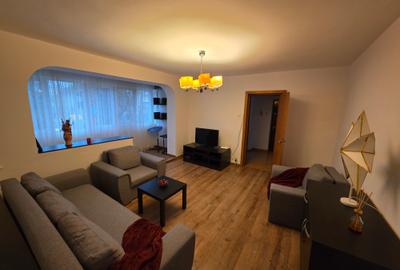 Apartament cu 3 camere semidecomandat, mobilat în Titan