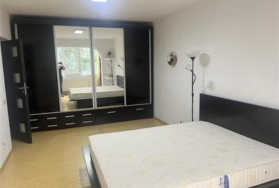 Apartament cu 2 camere semidecomandat, mobilat în Titan
