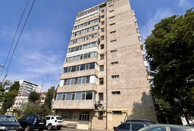 Apartament cu 2 camere semidecomandat, mobilat în Central