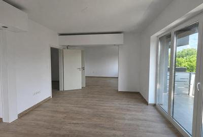 Apartament cu 2 camere decomandat în Avantgarden