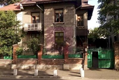 Apartament cu 7 camere decomandat, mobilat în Plevnei