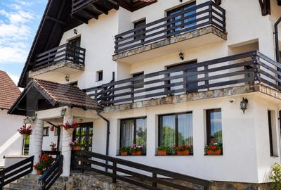 Casă individuală cu 10 camere în Bran
