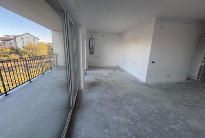 Apartament cu 3 camere decomandat în Turnișor