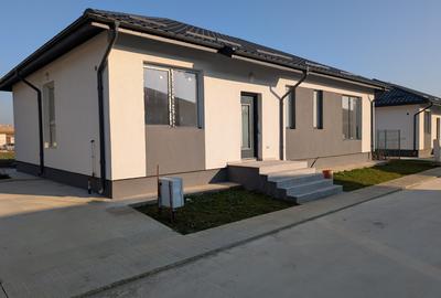 Casă individuală cu 4 camere în Tunari