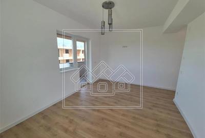 Apartament cu 3 camere semidecomandat în Exterior Vest
