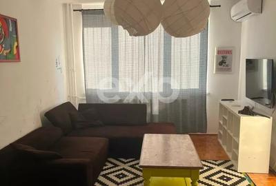 Apartament cu 3 camere semidecomandat, mobilat în Central