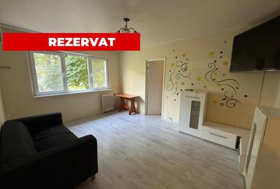 Apartament cu 2 camere semidecomandat, mobilat în Malu Roșu