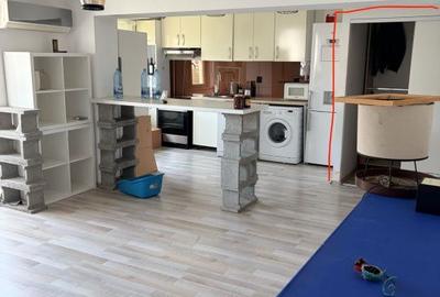 Apartament cu 3 camere semidecomandat, mobilat în Tineretului
