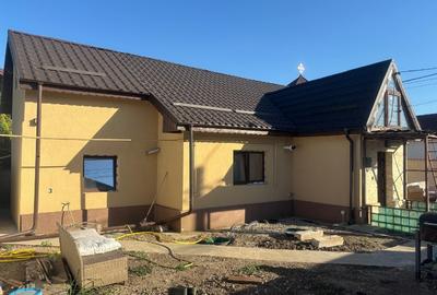 Casă individuală cu 5 camere în Central
