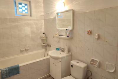 Apartament cu 3 camere semidecomandat în Mazepa 1