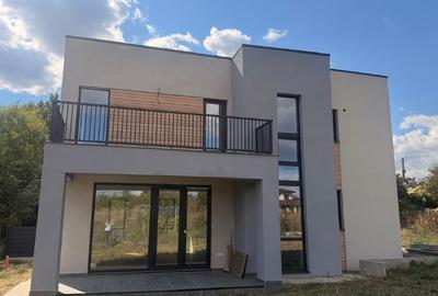 Casă individuală cu 5 camere în Corbeanca