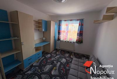 Apartament cu 4 camere decomandat în Plopilor