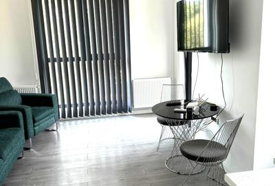 Apartament cu 2 camere semidecomandat, mobilat în Regie
