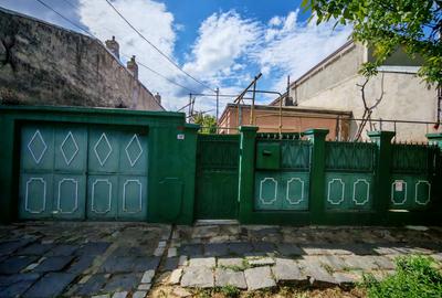 Casă individuală cu 4 camere în Dorobanți