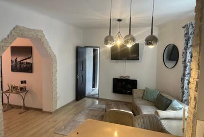 Apartament cu 3 camere circular, mobilat în Unirii
