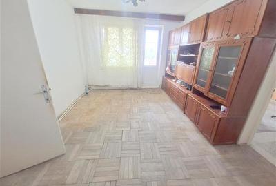 Apartament cu 2 camere semidecomandat în 9 Mai