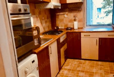 Apartament cu 2 camere decomandat în Văcăresti