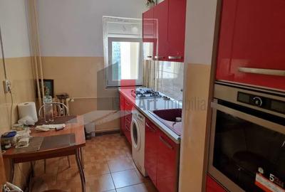 Apartament cu 3 camere semidecomandat în Baba Novac