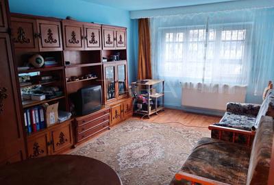 Apartament cu 2 camere decomandat, mobilat în Între Lacuri
