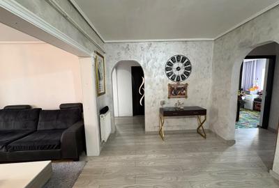 4 Camere | 2 bai | 97 mp | Bloc 1989 | Orientare Est-Sud-Vest | Mobilat | Dacia - 1