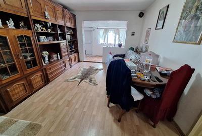 Apartament  2 camere semidecomandat , zona Milcov - 19