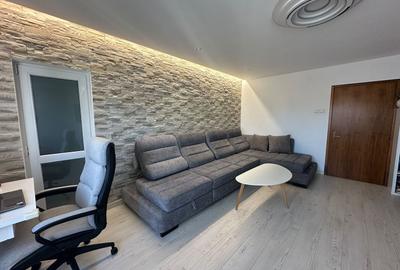 Apartament cu 3 camere decomandat, mobilat în Splaiul Unirii