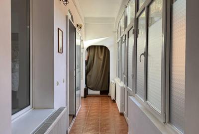 Apartament la casa, cu 3 camere, semidecomandat, zona centrala, str. Sitei - 16