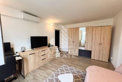 Apartament cu 2 camere semidecomandat, mobilat în Complex Studențesc