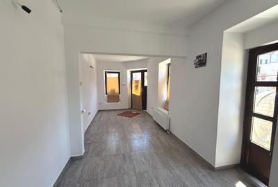 Spațiu comercial de Închiriat in zona centrala - 2