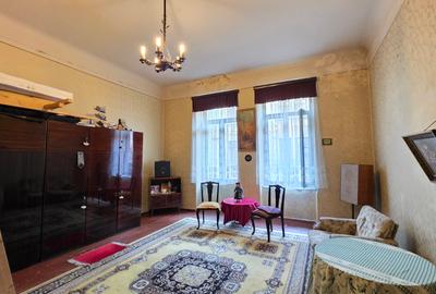 Apartament cu 4 camere semidecomandat în Universitate
