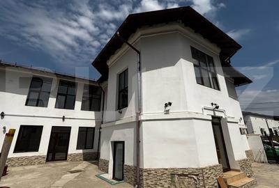 Birou, de 400.00 mp, în Central