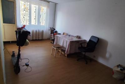 Apartament cu 3 camere decomandat în Rahova
