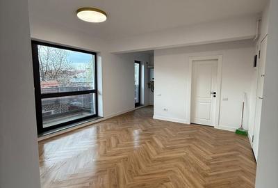 Apartament cu 3 camere decomandat în Calea Călărașilor