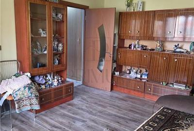 Apartament cu 3 camere semidecomandat în Dâmbovița