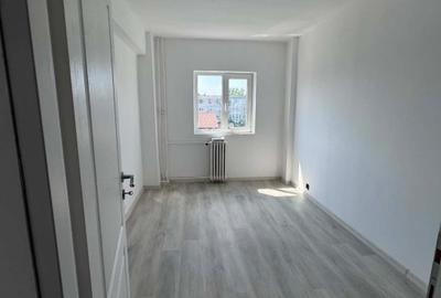 Apartament cu 4 camere decomandat în Cantacuzino