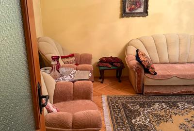 De VÂNZARE: Apartament e cu 3 camere, Decomandat – Etaj 1/3 - 4