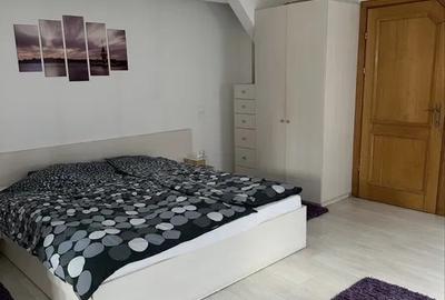 Casă cu 4 camere în Vatra Luminoasă