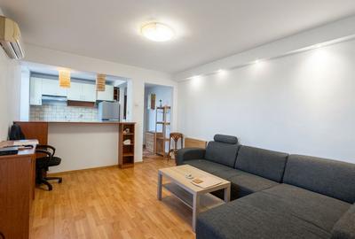 Apartament cu 2 camere semidecomandat, mobilat în P-ța Romană