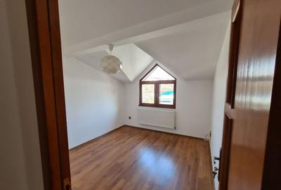 Vila cocheta cu 4 camere, parcare si curte - Baneasa - 13