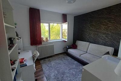 Apartament cu 3 camere semidecomandat în Drumul Găzarului