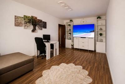 Apartament 2 camere, decomandat,  zona Soarelui - 2